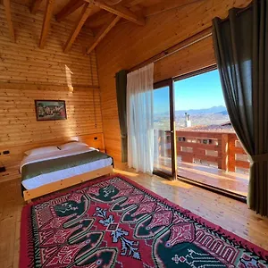 Hotel Wooden House, Canaj